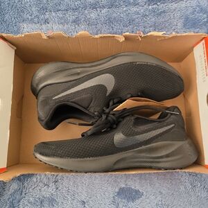 NEW Nike Revolution 7 Running Shoes